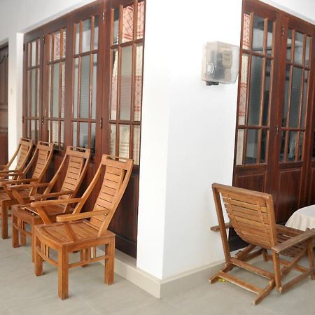 Golden Shower Inn Канді Екстер'єр фото