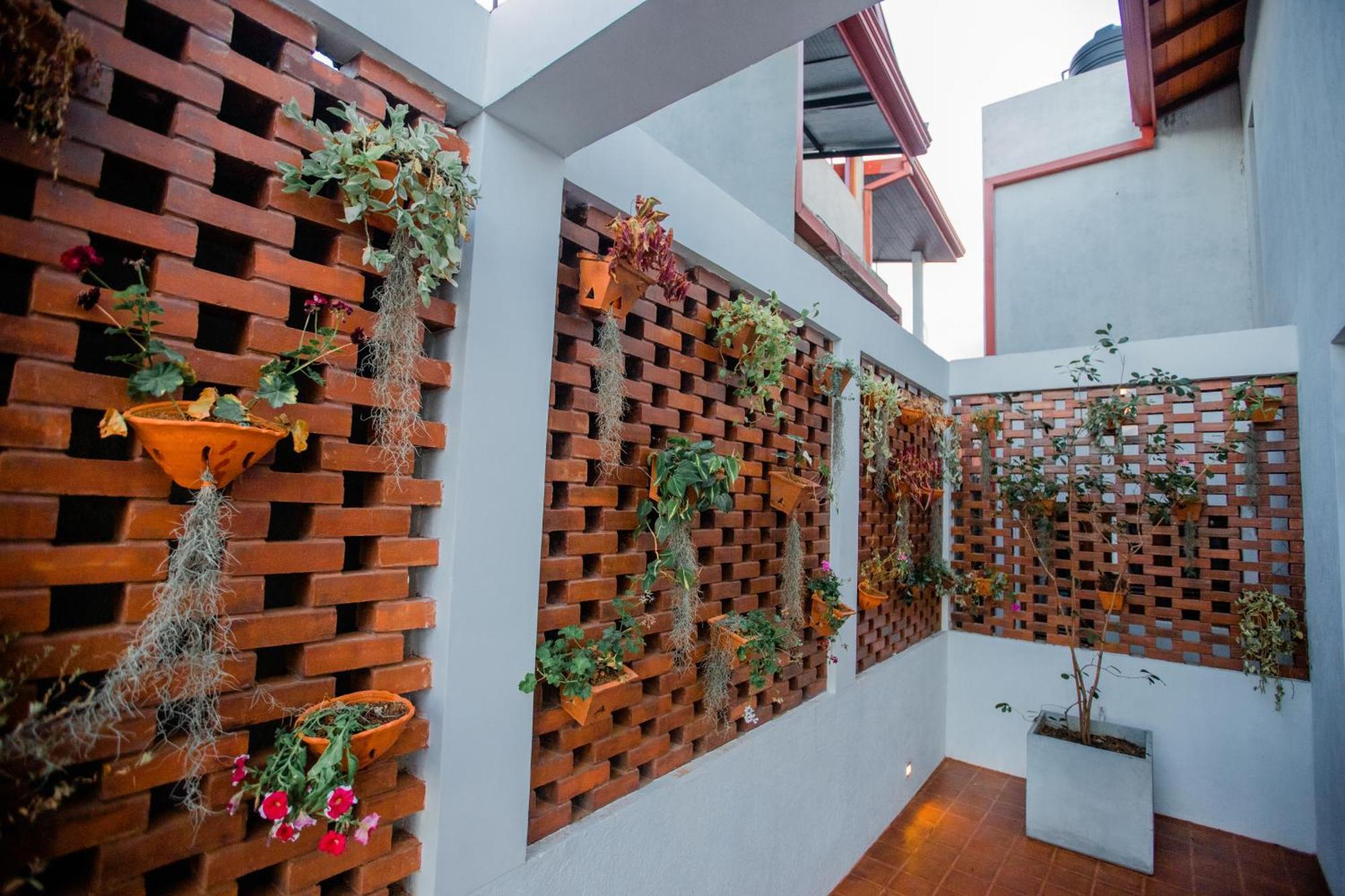 Golden Shower Inn Канді Екстер'єр фото
