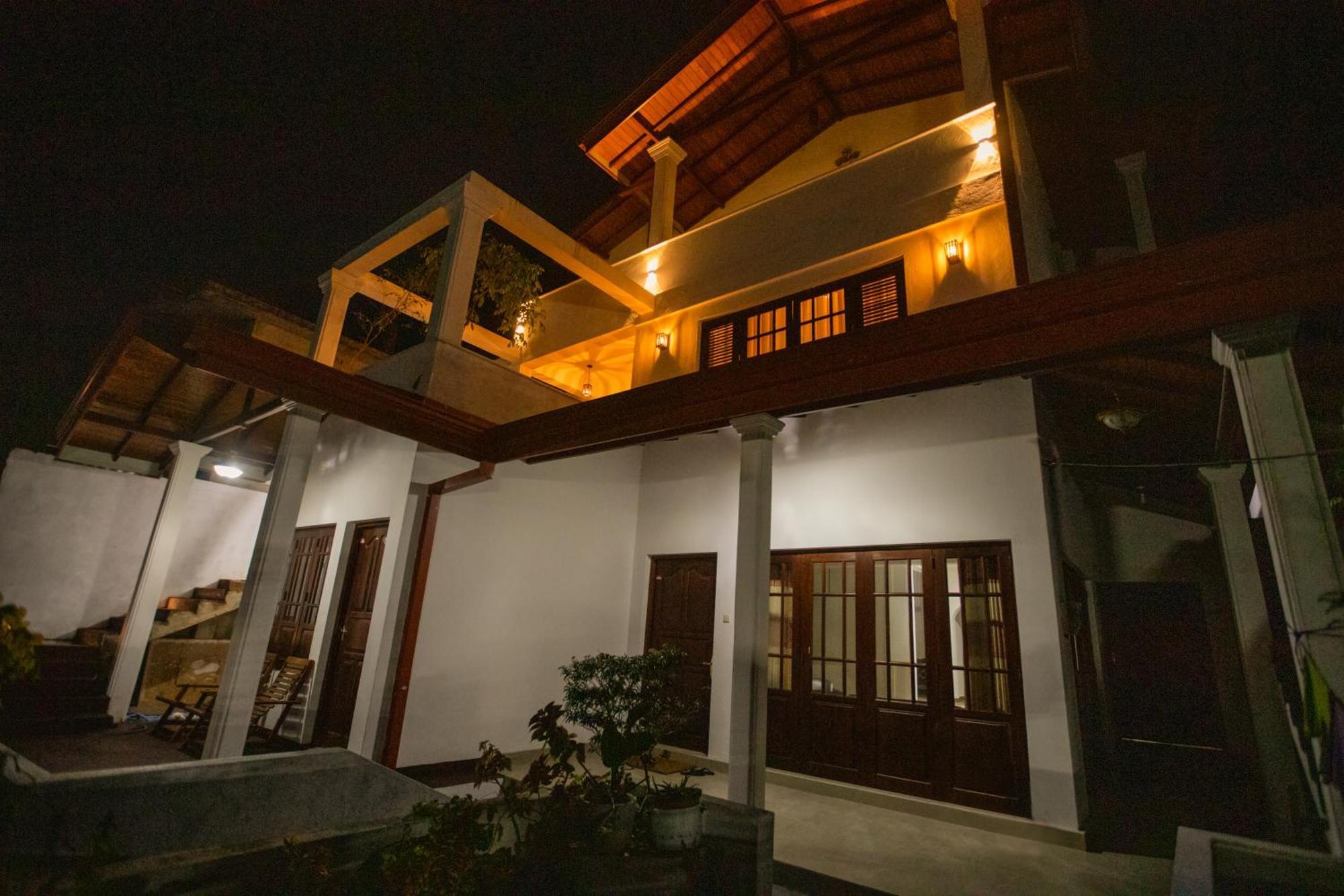 Golden Shower Inn Канді Екстер'єр фото