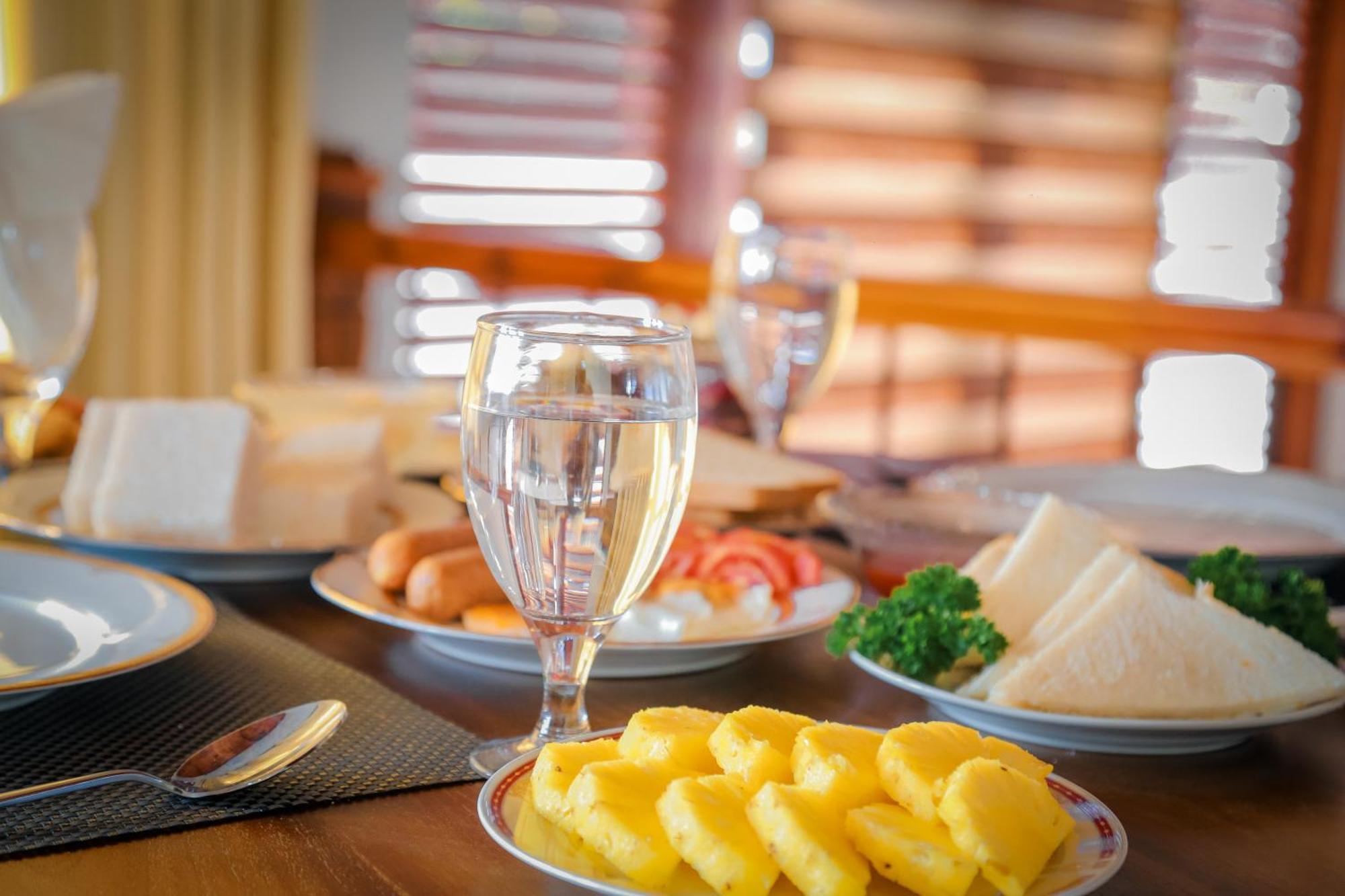 Golden Shower Inn Канді Екстер'єр фото