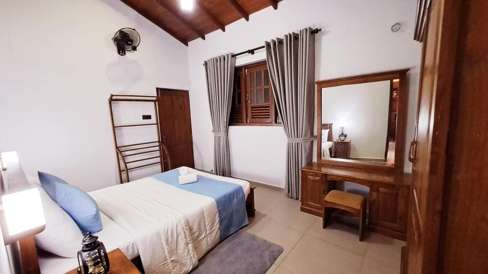 Golden Shower Inn Канді Екстер'єр фото