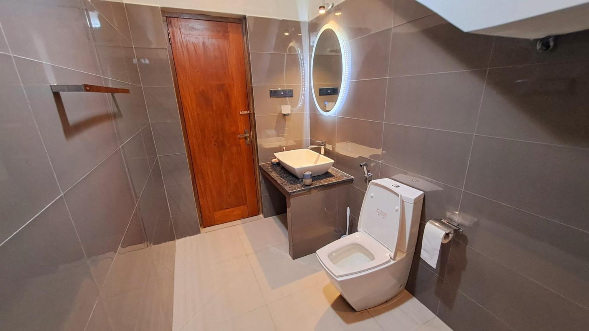 Golden Shower Inn Канді Екстер'єр фото