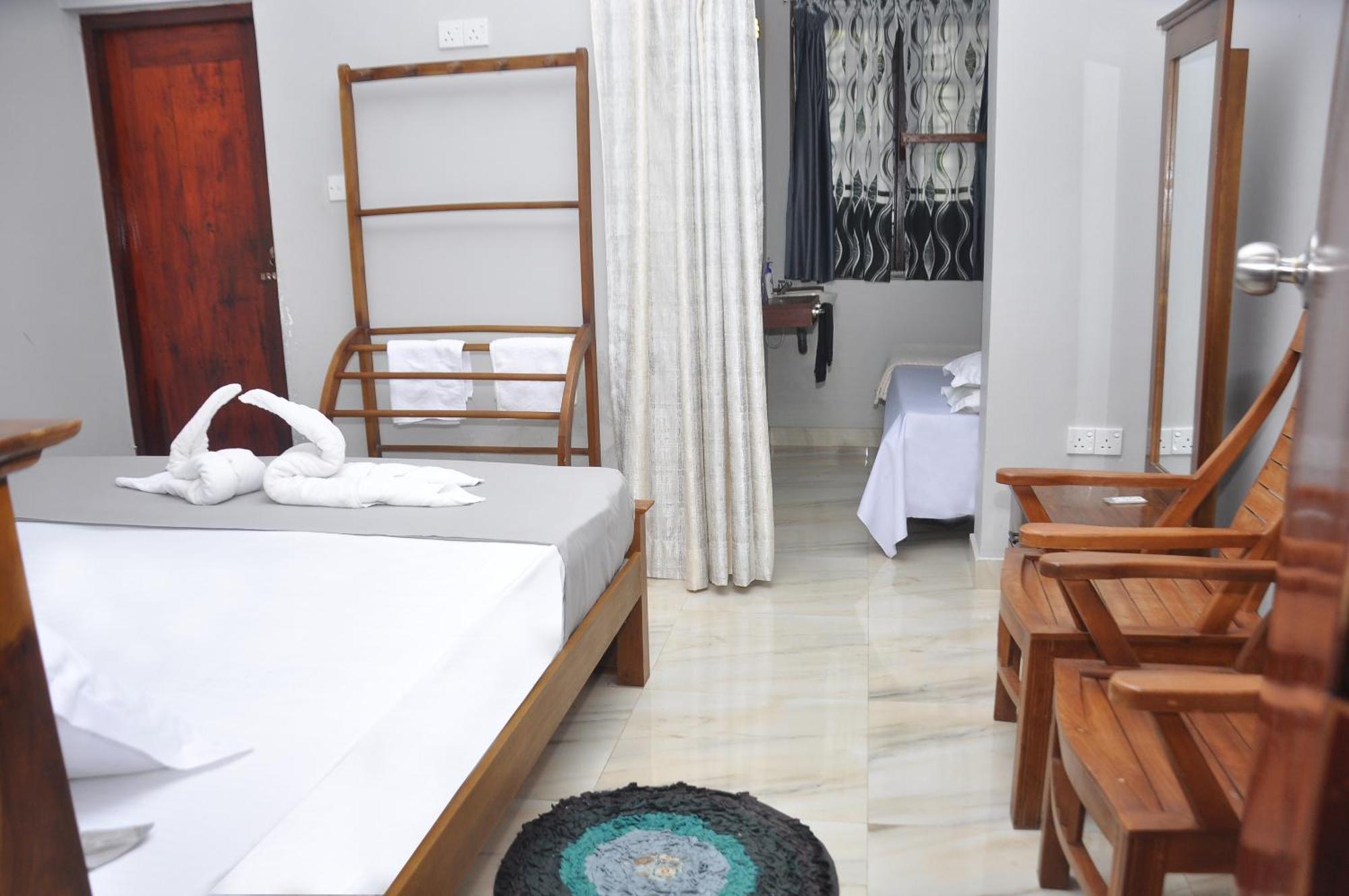 Golden Shower Inn Канді Екстер'єр фото