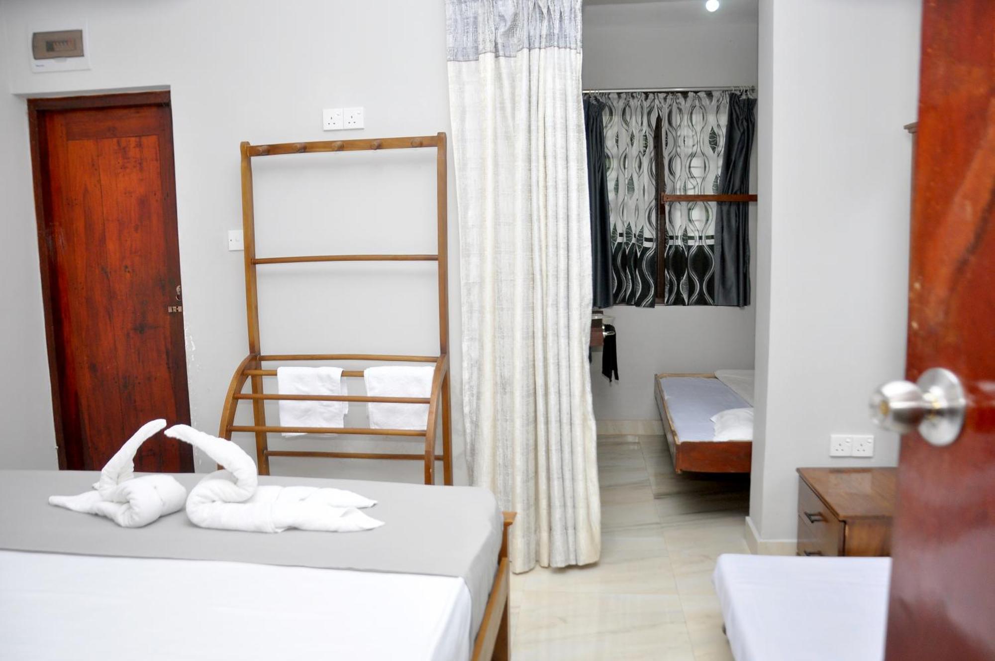 Golden Shower Inn Канді Екстер'єр фото